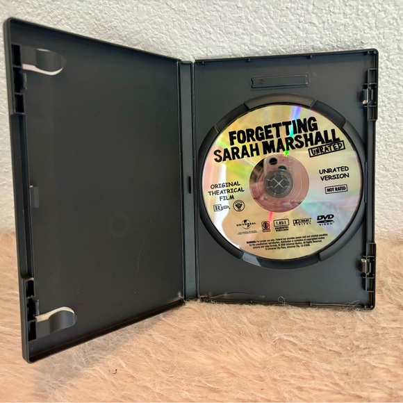 Forgetting Sarah Marshall movie on DVD - Picture 4 of 5